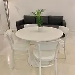 Federiciano White House - Center Apartment *