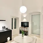 Апартаменты Federiciano White House - Center