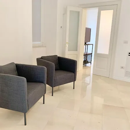 Federiciano White House - Center *