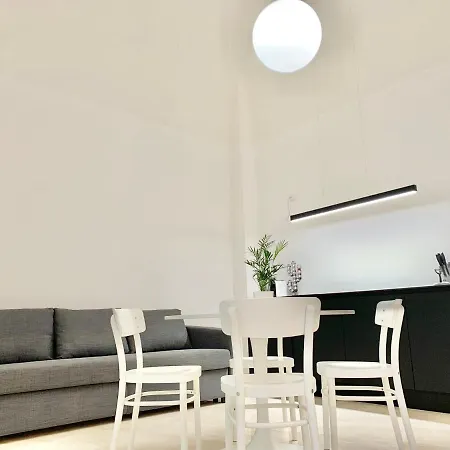 Federiciano White House - Center